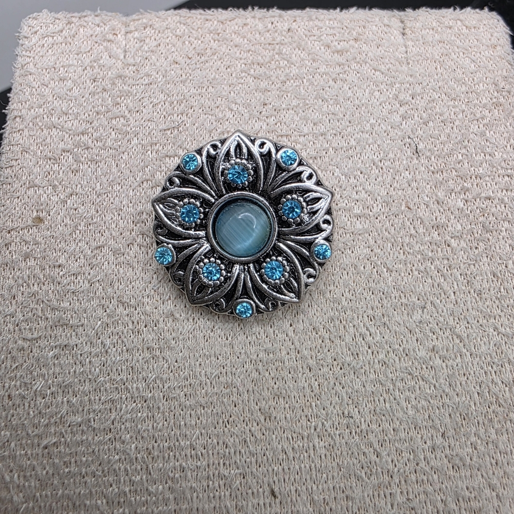 Silver Floral Blue Button Accents (1900)